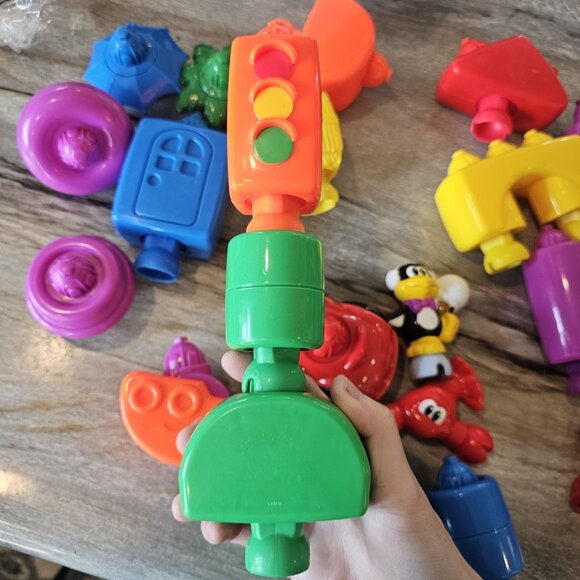 90s Y2K Fisher Price Pop Onz Building System 27 Pieces Animals Car Doors Shapes - Picture 11 of 14